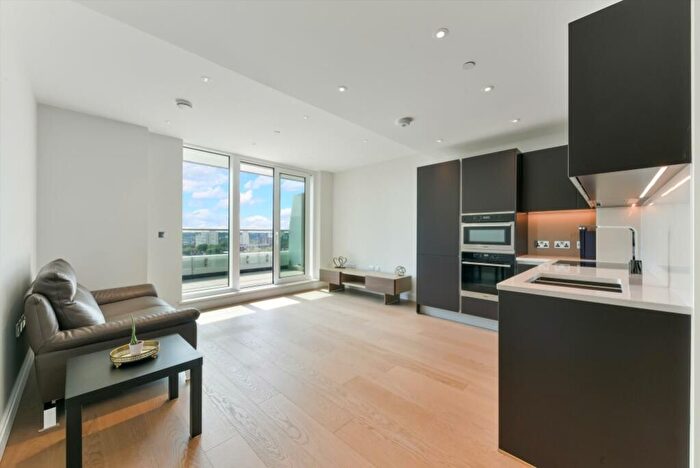 1 Bedroom Flat To Rent In Valetta House, Queenstown Road, London, Ee, Uk, SW11