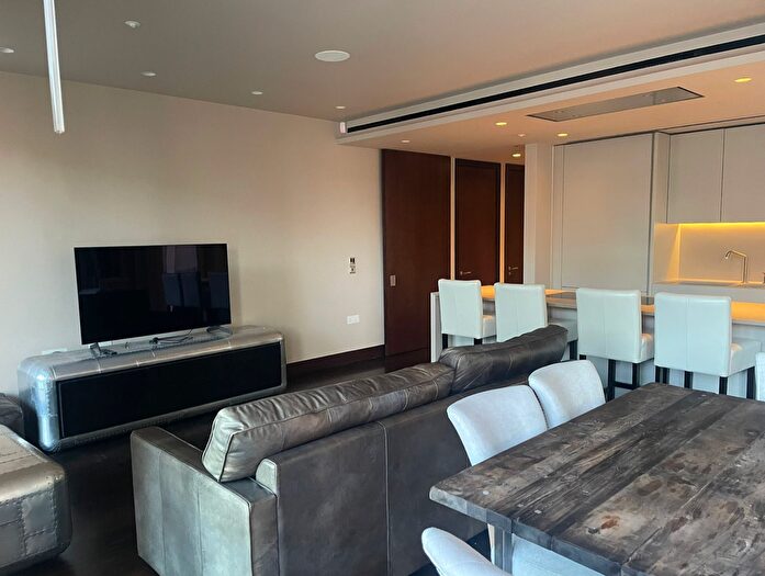 3 Bedroom Flat To Rent In Kings Gate Walk, London, SW1E