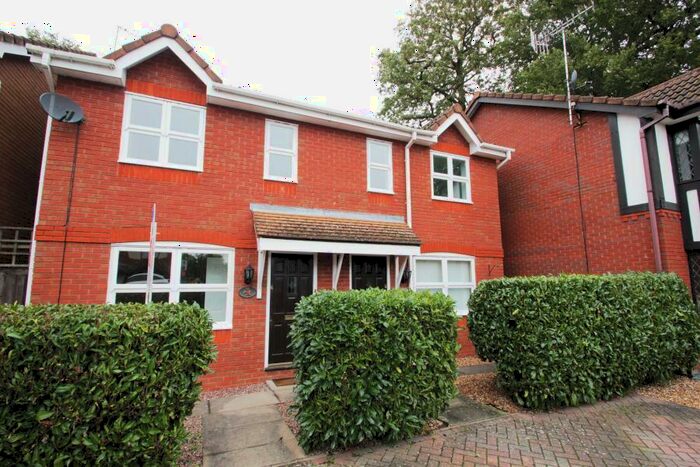 2 Bedroom Semi-Detached House To Rent In Knaphill, Woking, Surrey, GU21