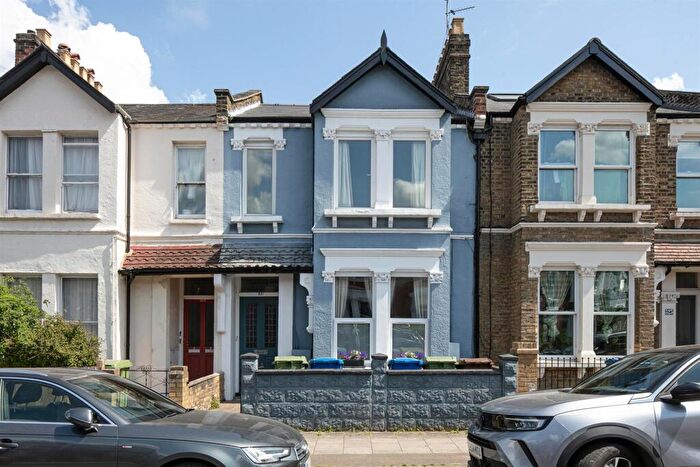 2 Bedroom Flat For Sale In Ivydale Road, Nunhead, SE15
