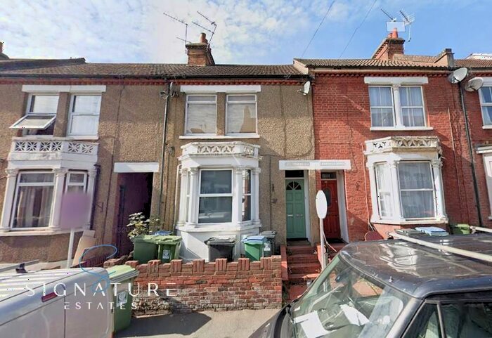 1 Bedroom Flat To Rent In Gladstone Road, Watford, WD17
