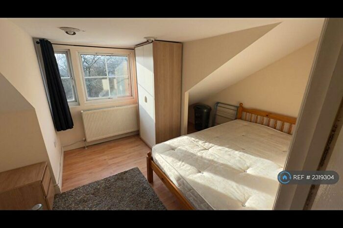 3 Bedroom Flat To Rent In Century House, Hemel Hempstead, HP1