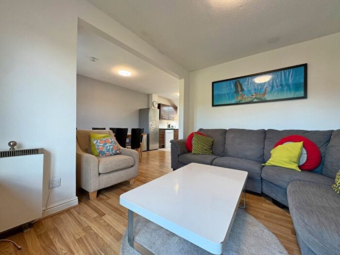 4 Bedroom Flat To Rent In Kensington Terrace, Hyde Park, Leeds, LS6