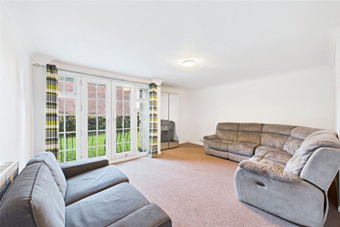 2 Bedroom Flat To Rent In Swallow Close, Staines-Upn-Thames, Surrey, TW18