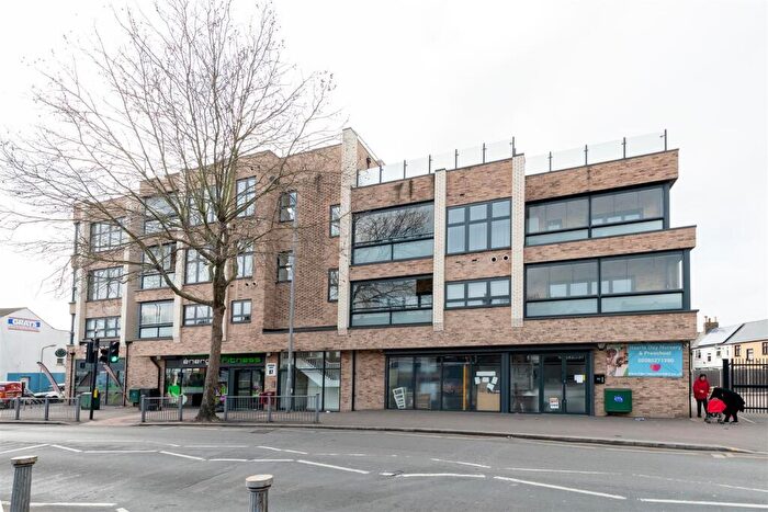 1 Bedroom Apartment For Sale In Chingford Mount Road, Chingford, E4