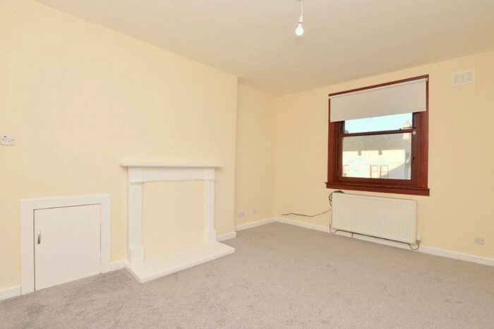 2 Bedroom Flat To Rent In High Street, Prestonpans, East Lothian, EH32