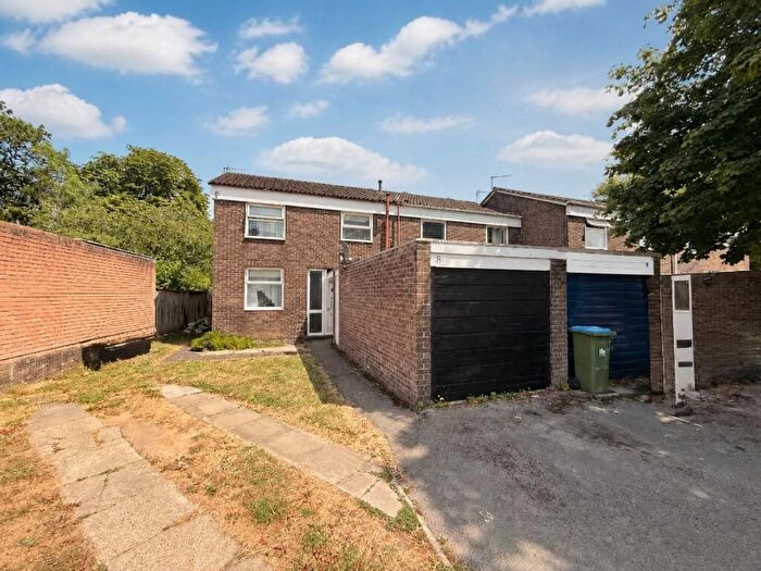 3 Bedroom Semi-Detached House For Sale In Havenstone Way, SO18