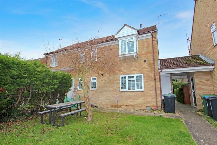 1 Bedroom Terraced House To Rent In The Lawns, Fields End, Hemel Hempstead, Hertfordshire HP1
