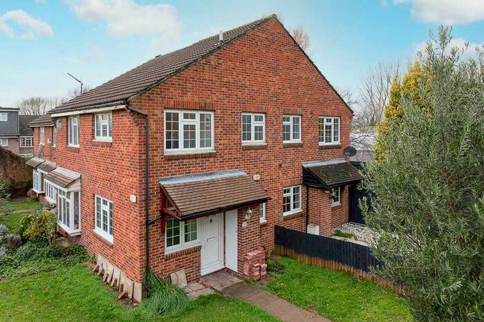 1 Bedroom Flat To Rent In St. Peter's Close, Wandsworth Common, SW17