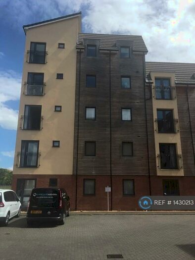 2 Bedroom Flat To Rent In Quercetum Close, Aylesbury, HP19