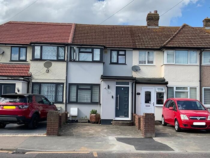 3 Bedroom Terraced House For Sale In Elm Park, Hornchurch, RM12