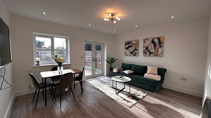 3 Bedroom Terraced House To Rent In Crescent Drive, Aldershot, GU12