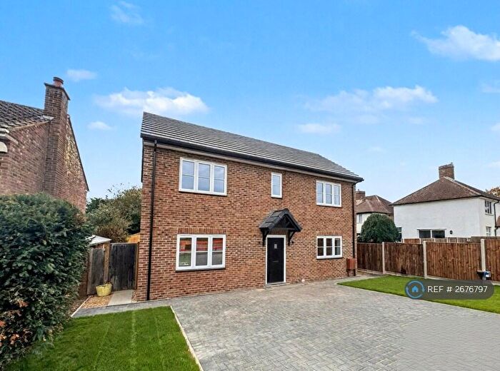 3 Bedroom Detached House To Rent In Stancliffe Road, Bedford, MK41