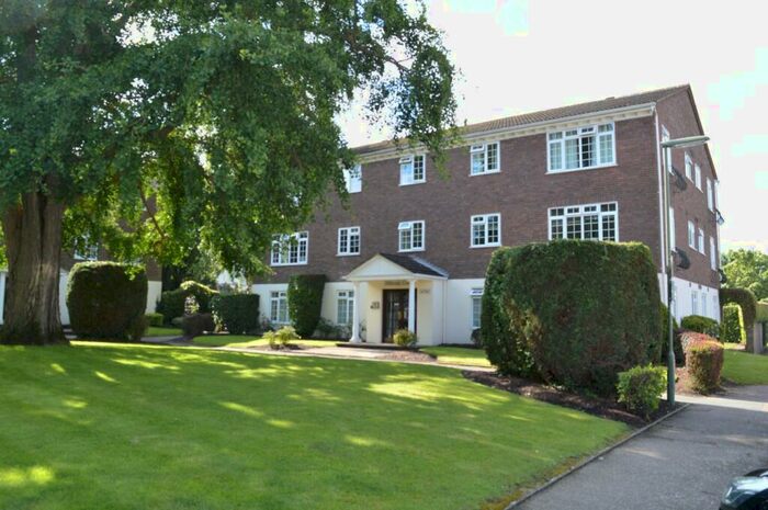 1 Bedroom Apartment To Rent In Hillcrest, Weybridge, KT13