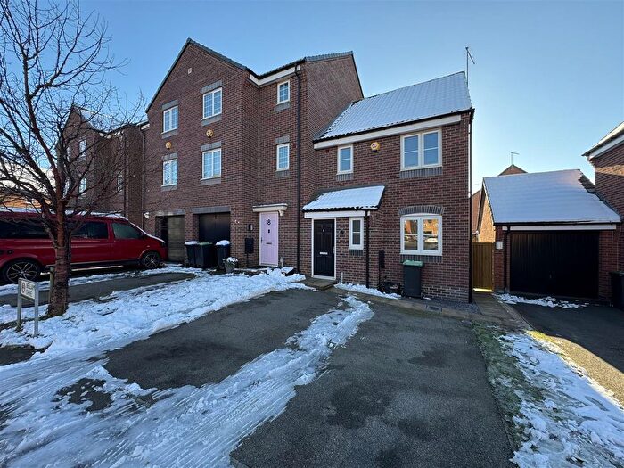 End Of Terrace House To Rent In Bellamy Drive, Kirkby-In-Ashfield, Nottingham, NG17