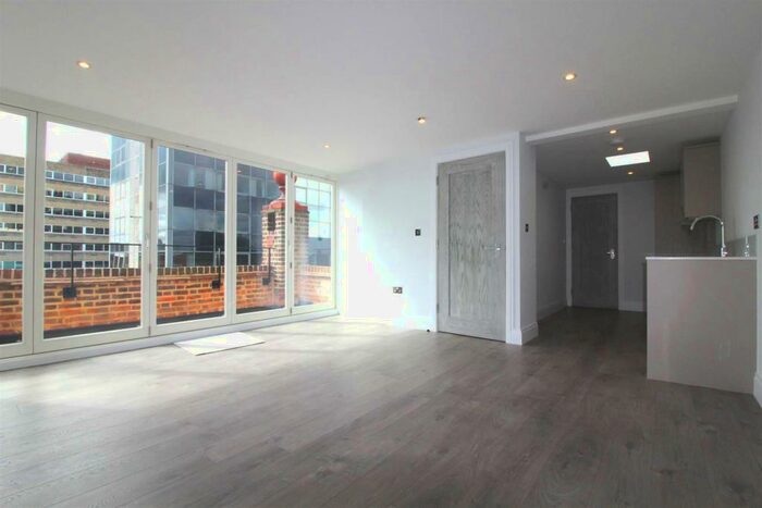 1 Bedroom Apartment To Rent In High Street, Maidenhead, SL6