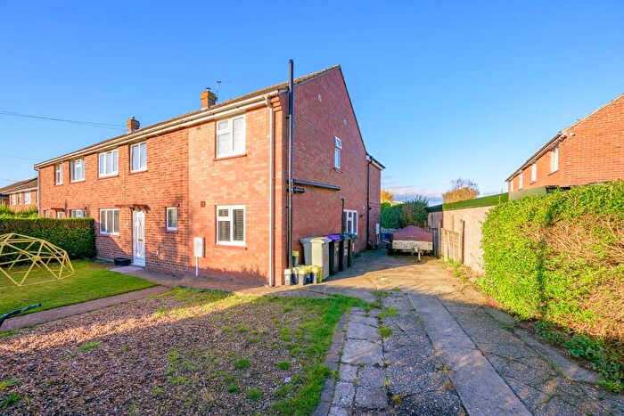 4 Bedroom Semi-detached House For Sale In Tennyson Gardens, Horncastle, LN9