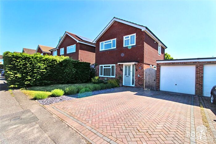 3 Bedroom Detached House For Sale In Glendale Avenue, Newbury, Berkshire, RG14