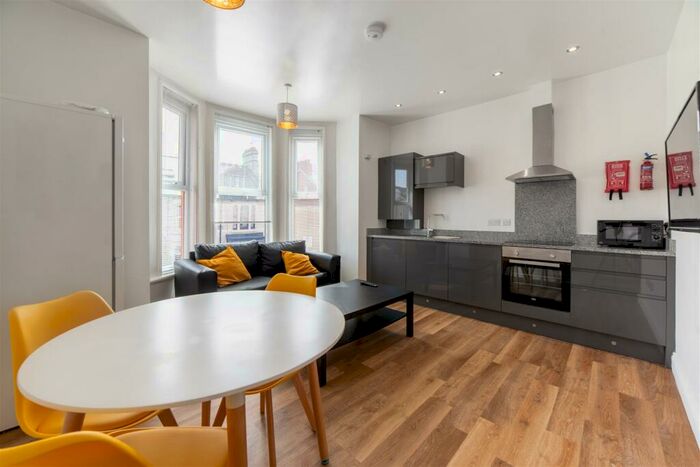 2 Bedroom Apartment To Rent In Queens Road, Jesmond, Newcastle Upon Tyne, NE2