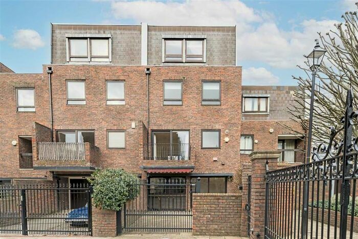 5 Bedroom Property To Rent In Kreisel Walk, Kew, Richmond, TW9