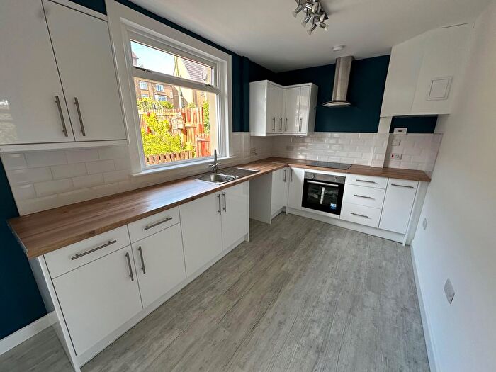 2 Bedroom Terraced House To Rent In Windsor Road, Falkirk, FK1