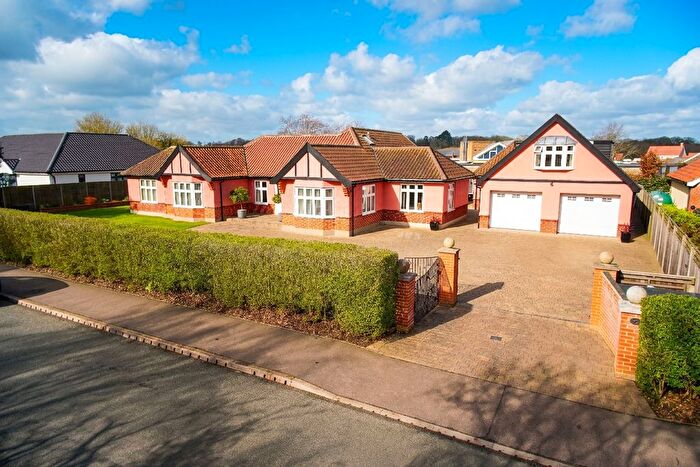 6 Bedroom Detached Bungalow For Sale In Loddon Road, Ditchingham, Bungay, NR35