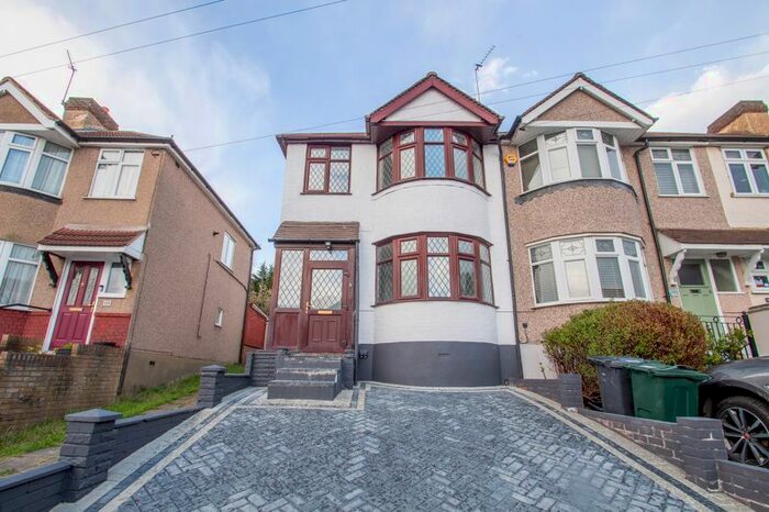 3 Bedroom End Of Terrace House To Rent In Ashen Drive, Crayford, Dartford, DA1