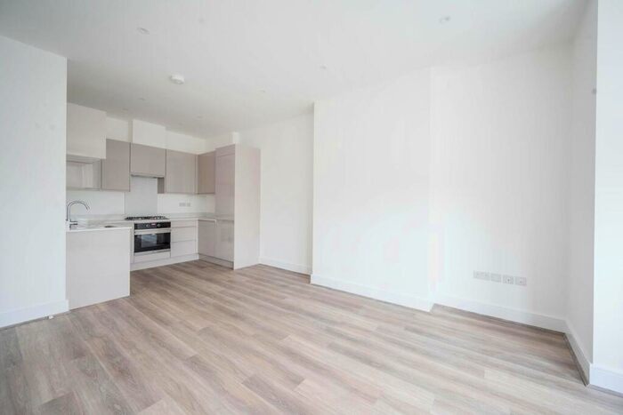 2 Bedroom Flat To Rent In Sunningfields Crescent, , Hendon, London, NW4