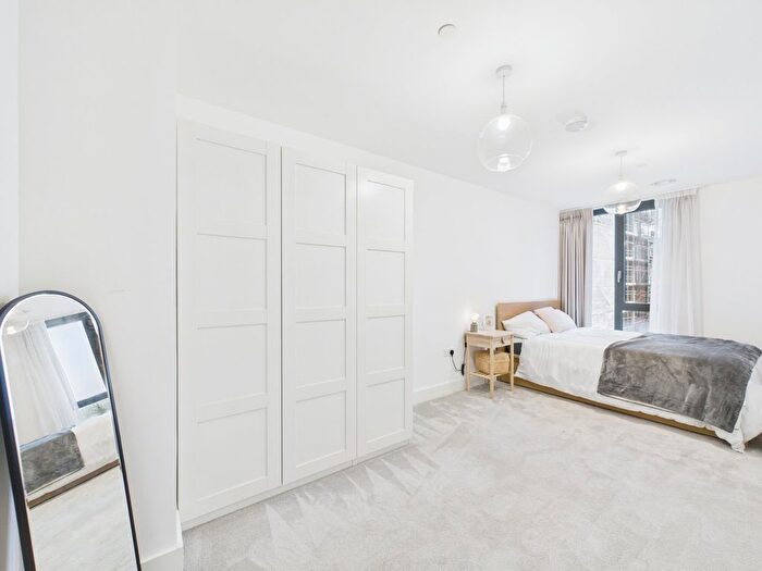 1 Bedroom Flat To Rent In High Street, Staines-Upon-Thames, Surrey, TW18