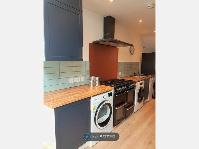 6 Bedroom Terraced House To Rent In Esher Road, Liverpool, L6