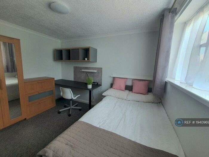 4 Bedroom Terraced House To Rent In Clyde Gardens, Bath, BA2