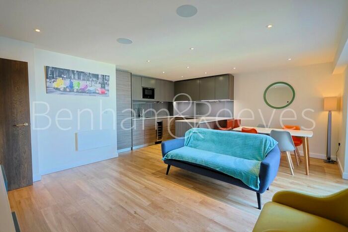 1 Bedroom Apartment To Rent In Beaufort Square, Colindale, NW9