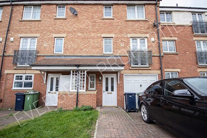 4 Bedroom Terraced House To Rent In Redgrave Close, Gateshead, Tyne And Wear, NE8