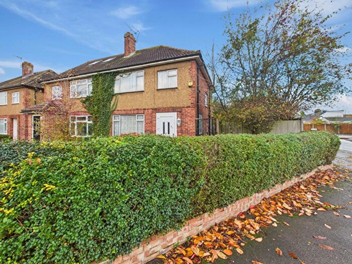 3 Bedroom Semi Detached House For Sale In Hillary Road, Langley, Berkshire, SL3