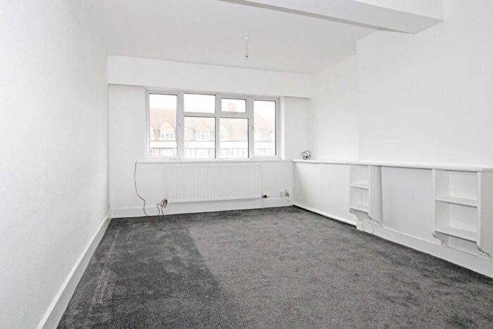 2 Bedroom Flat To Rent In Richmond Road, Richmond, KT2