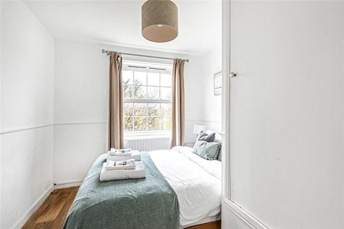 3 Bedroom Flat To Rent In Sackville House, London, SW16