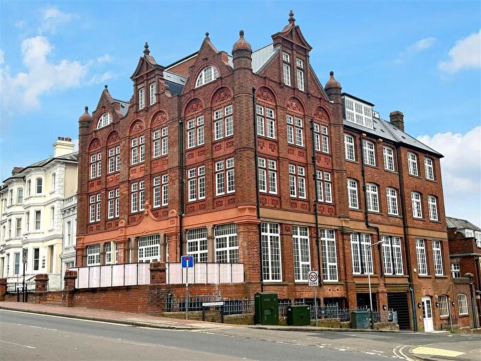 2 Bedroom Flat For Sale In Grosvenor Road, Tunbridge Wells, Kent, TN1