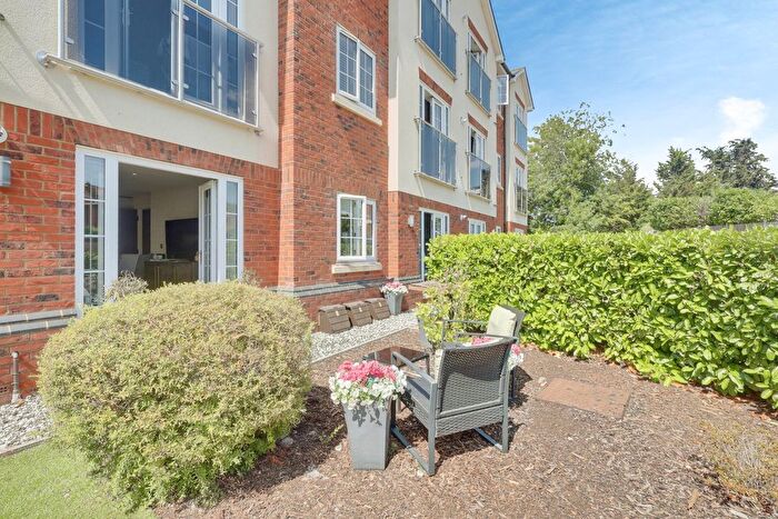 2 Bedroom Flat For Sale In High Road, Benfleet, SS7