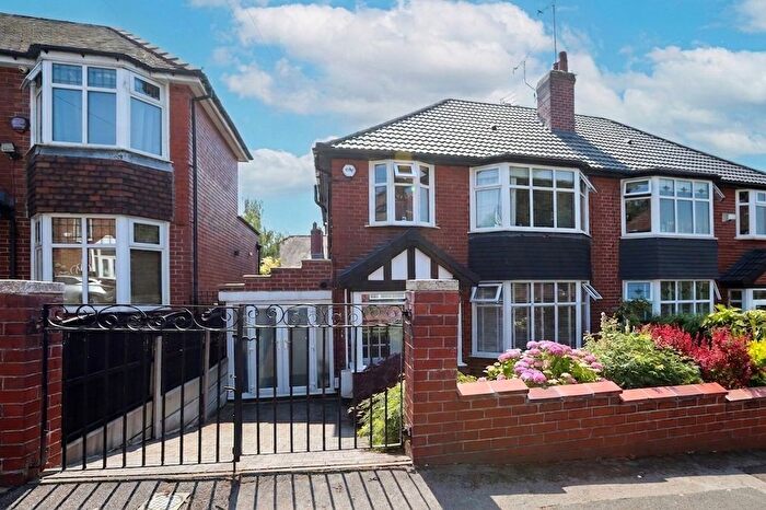 3 Bedroom Semi-Detached House For Sale In Glebelands Road, Prestwich, M25