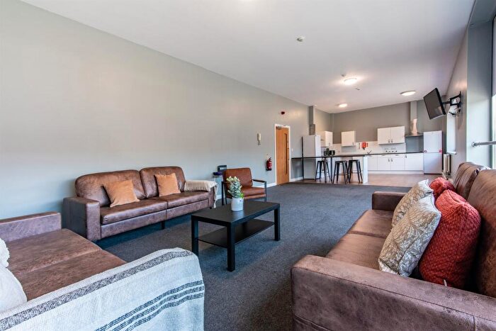 6 Bedroom Apartment To Rent In New Street, NG5