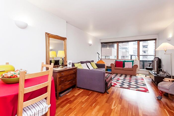 2 Bedroom Flat To Rent In Gainsborough Studios West, London, N1