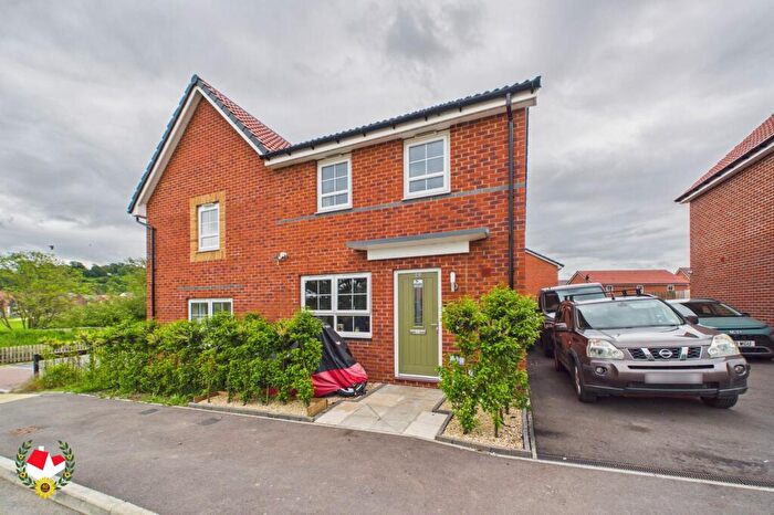 3 Bedroom Semi Detached House For Sale In New Orchard Avenue, Matson, Gloucester, GL4