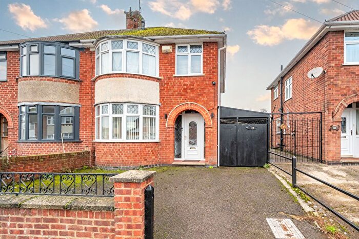 3 Bedroom Semi Detached House For Sale In Southgate Drive, Kettering, NN15