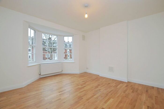3 Bedroom Flat To Rent In Upper Street, Islington, N1