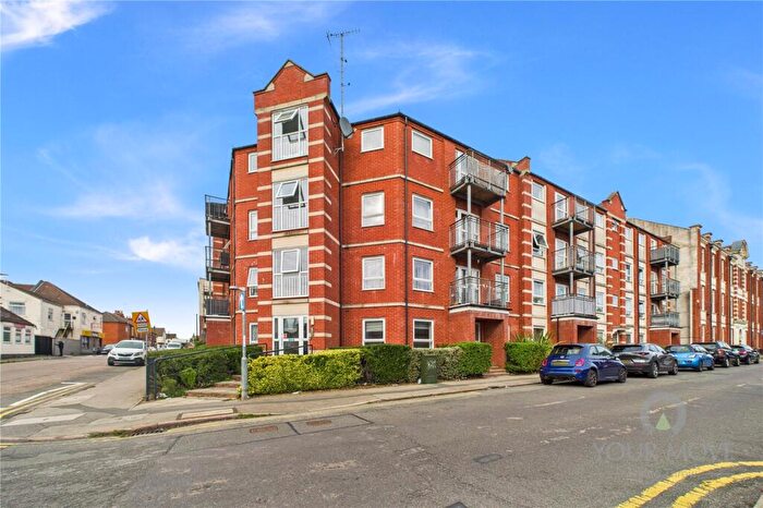 2 Bedroom Flat For Sale In Stimpson Avenue, Northampton, Northamptonshire, NN1