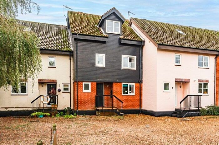 4 Bedroom Town House For Sale In Riverside Road, Hoveton, NR12