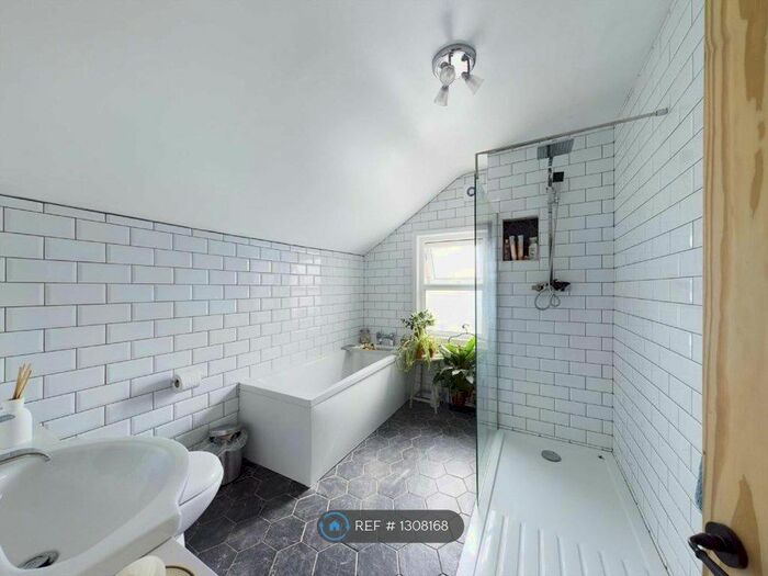 2 Bedroom End Of Terrace House To Rent In Rosebery Avenue, Gloucester GL1