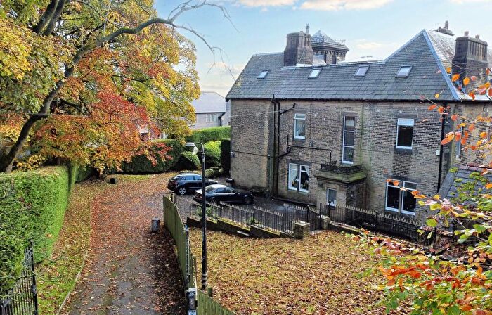 4 Bedroom Coach House For Sale In Clayton Lane, Clayton, Bradford, BD14