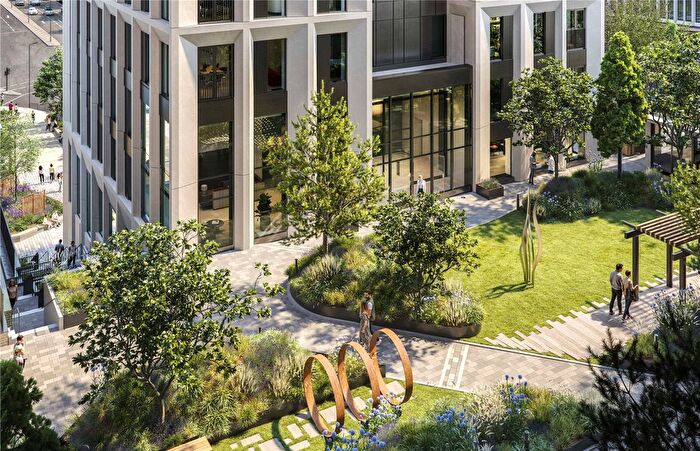 2 Bedroom Flat For Sale In Kensington, West Cromwell Road, London, W14