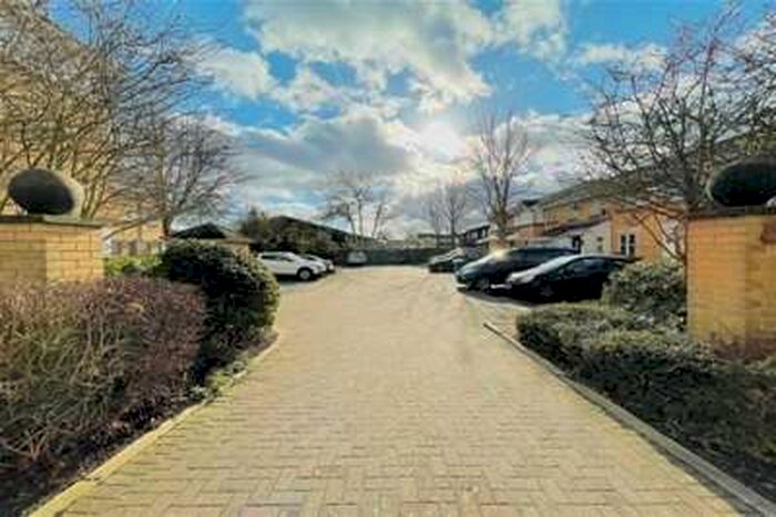 3 Bedroom House To Rent In Floathaven Close SE28